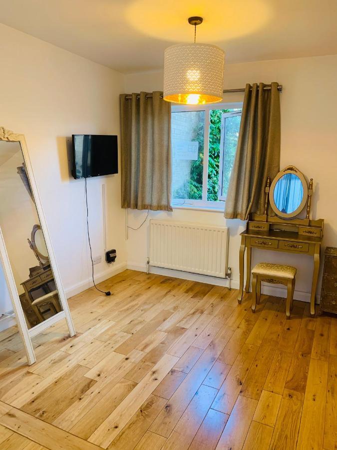 Riverside Double Room With Double Sofa Bed Londra Esterno foto