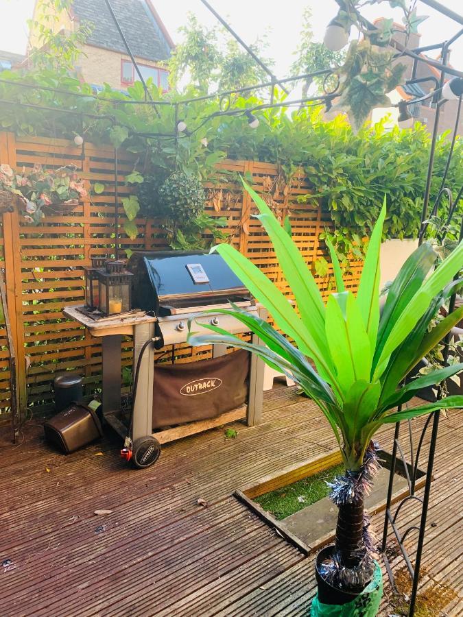 Riverside Double Room With Double Sofa Bed Londra Esterno foto