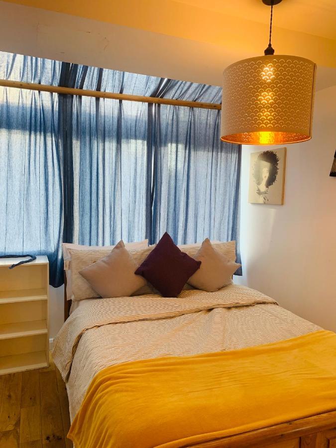 Riverside Double Room With Double Sofa Bed Londra Esterno foto